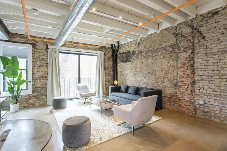 4 Bedrooms Apartment with balcony