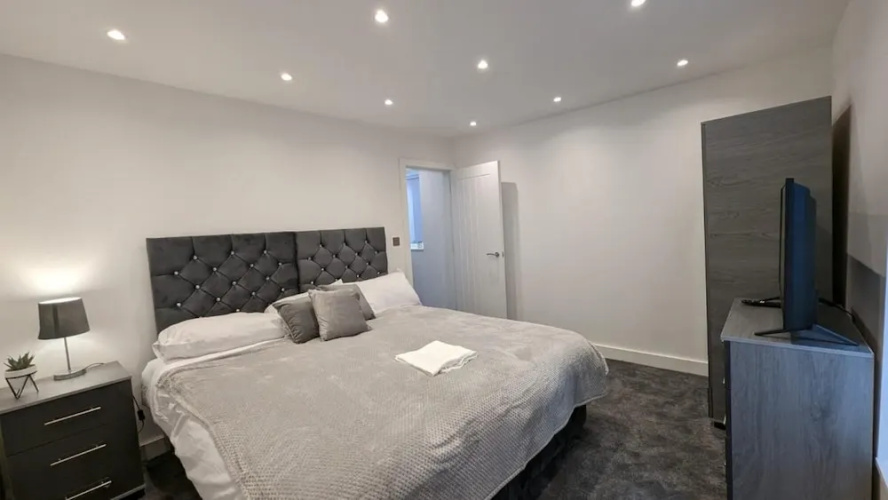 Lovely Modernist 4 Bed House