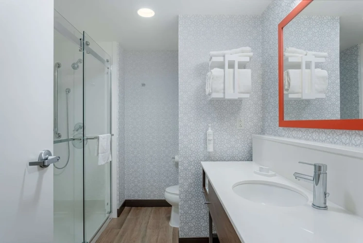 Standard Double room with street view