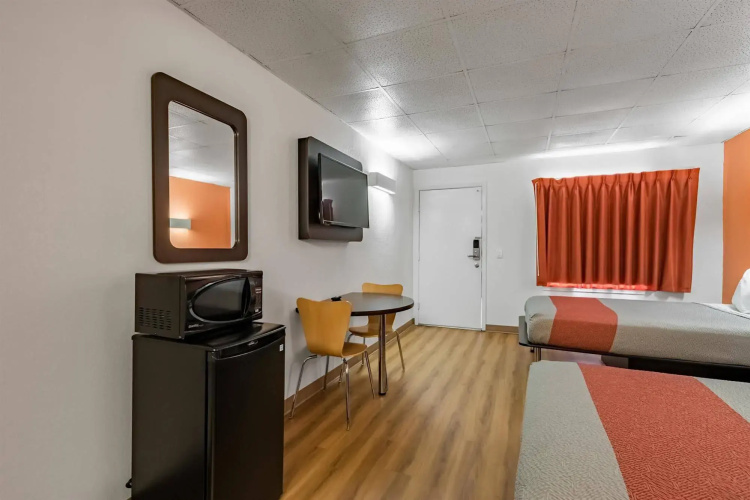 Motel 6 Walterboro, SC