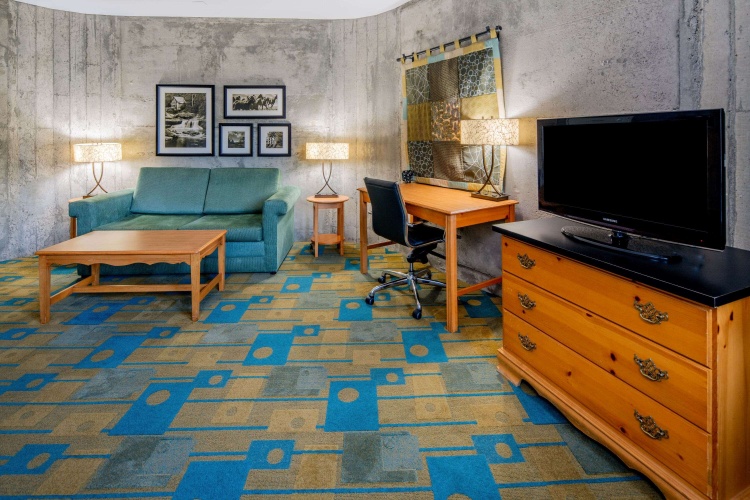 La Quinta Inn & Suites by Wyndham Irvine Spectrum photo 11