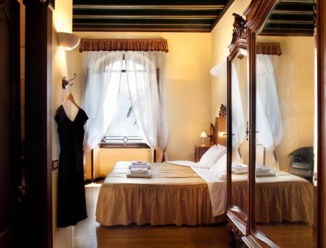 Standard Double room with lake view
