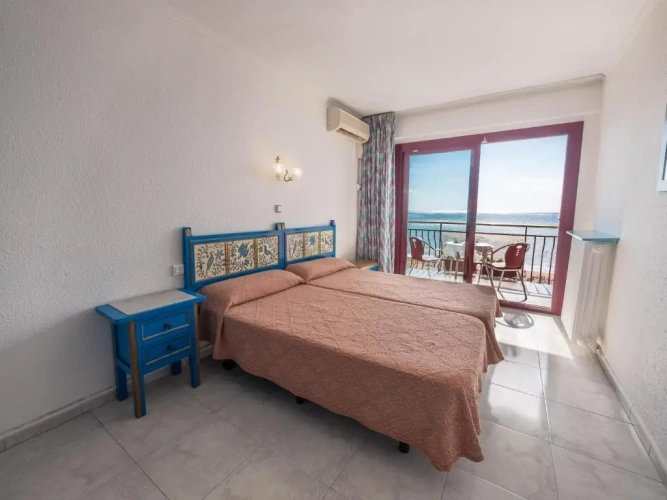 Standard Twin room with sea view