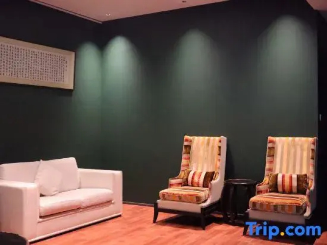 Oriental Courtyard Hotel