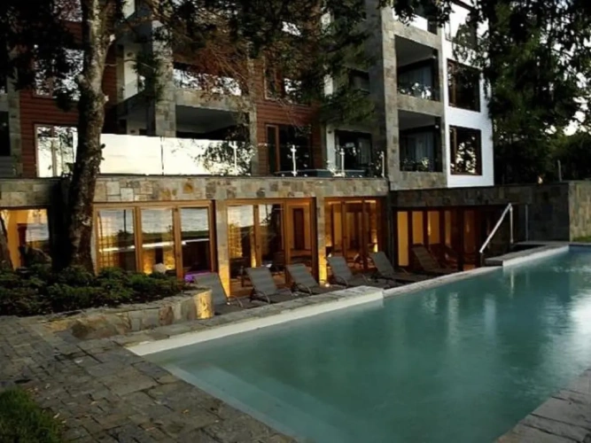 Suite with balcony and with lake view