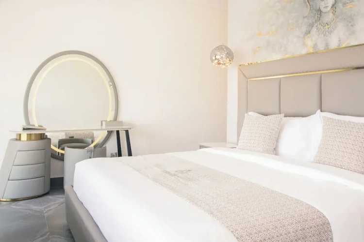 1 Bedroom Standard Suite with balcony and with land view