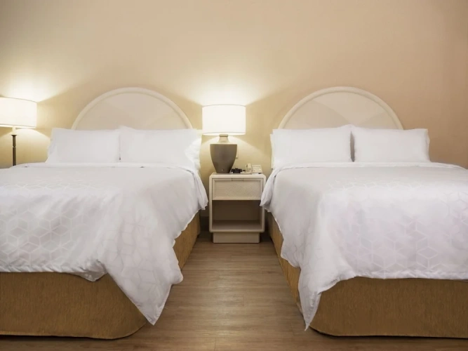 2 Bedrooms Sextuple Suite