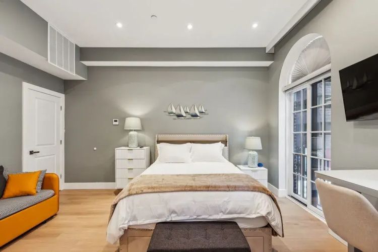 24 Stay Rittenhouse