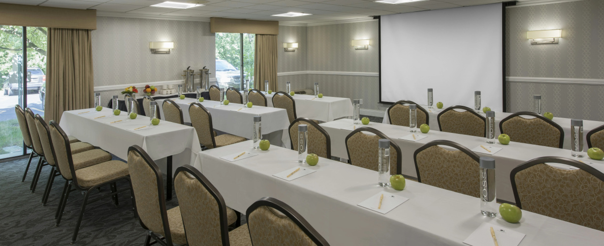 DoubleTree by Hilton Chicago Wood Dale - Elk Grove photo 19