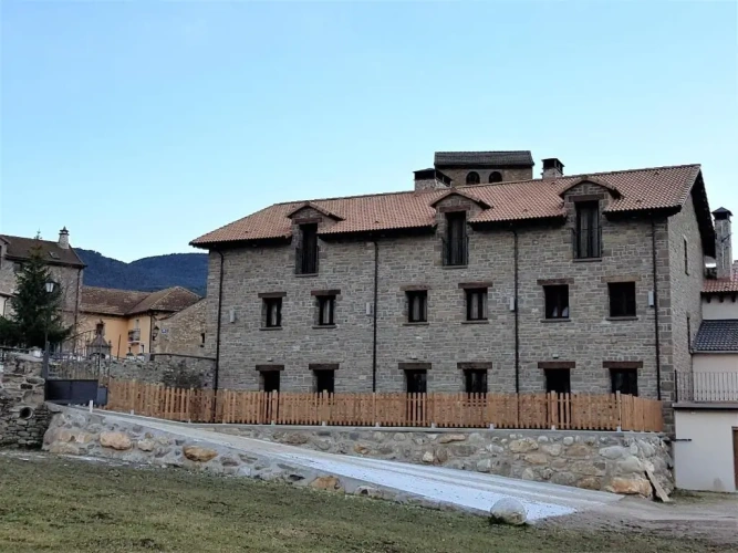 4 Bedrooms Cottage