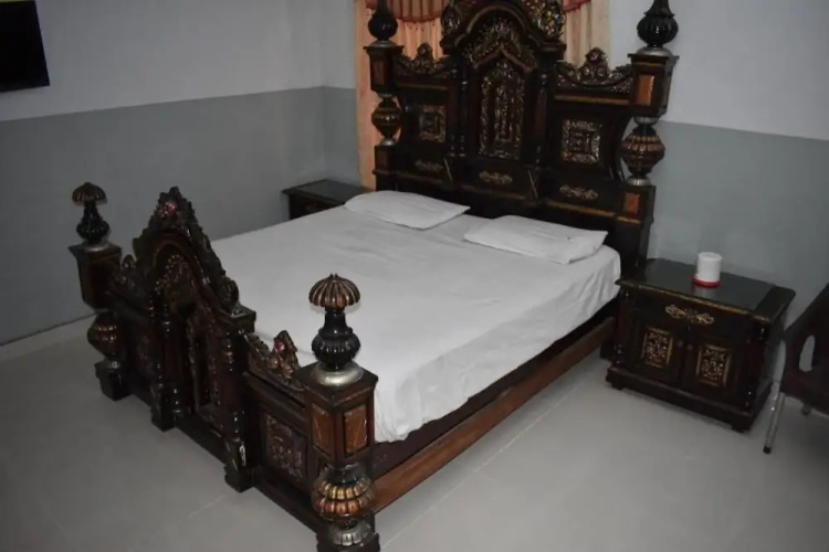 MoonSoon Hotel