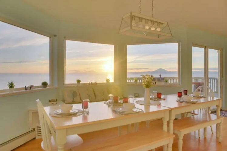 6 Bedrooms Villa