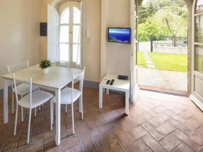 Lovely Holiday Flat With Shared Pool in Lerici