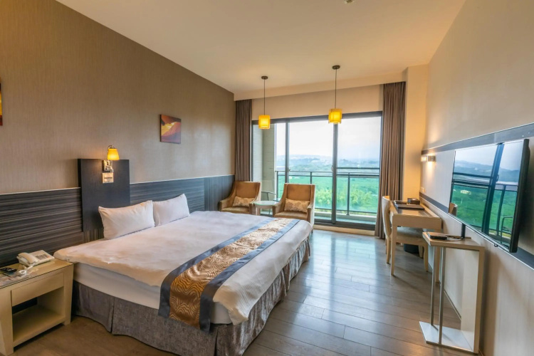 Renyi Lake Hotel