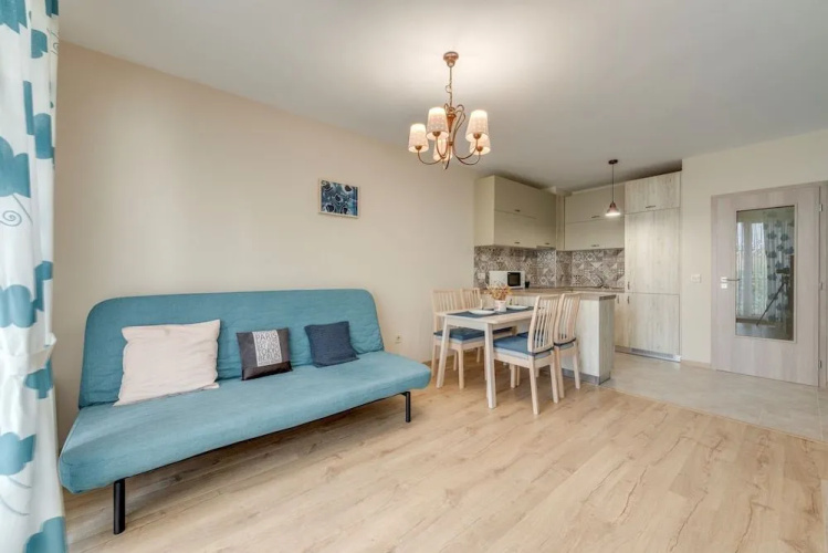 Bright and Newly Refurbished Apartment Near Center