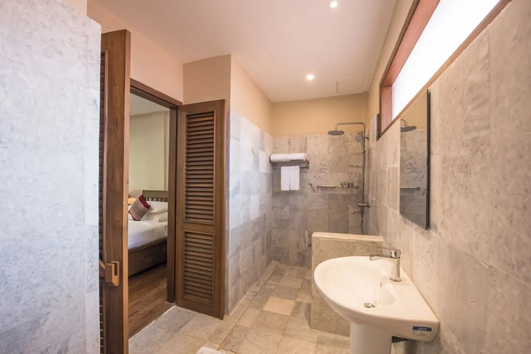 Royal House Hotel