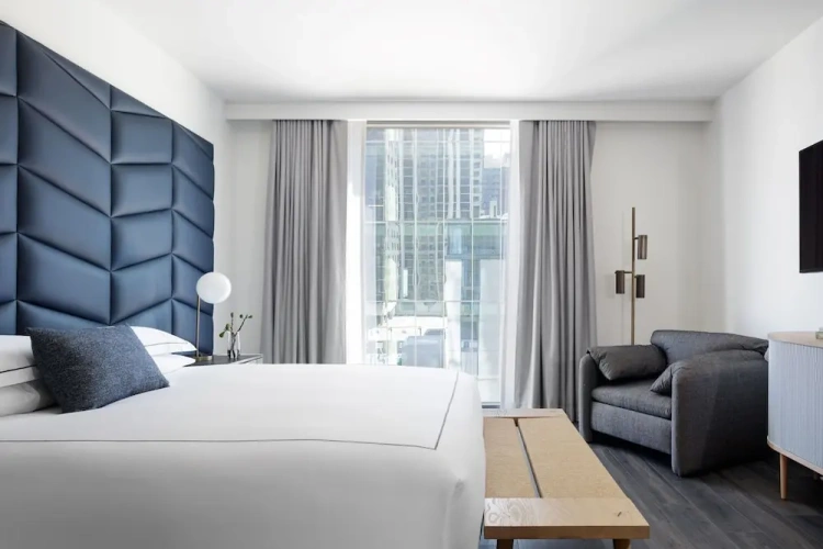 Standard Double room with city view