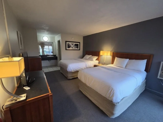 Standard Twin room with balcony