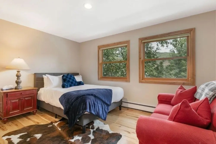 405 Greenway Circle 4 Bedroom Home by RedAwning