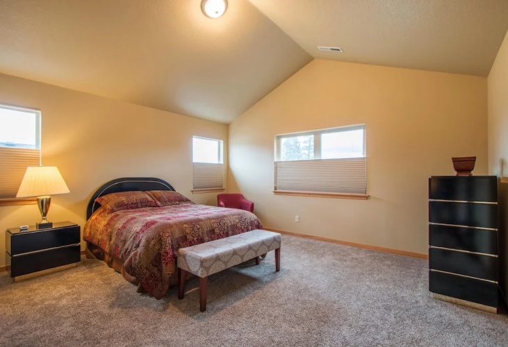 Redtail 30 Day Minimum 3 Bedroom Home by RedAwning