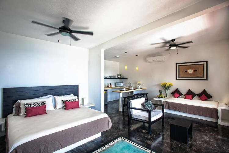Manta Raya Hotel