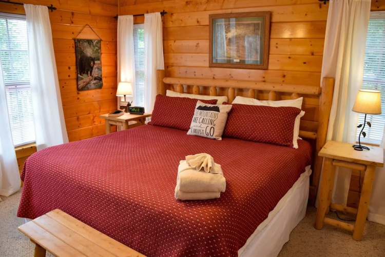 GRANDMOTHER'S - 4 Br Cabin