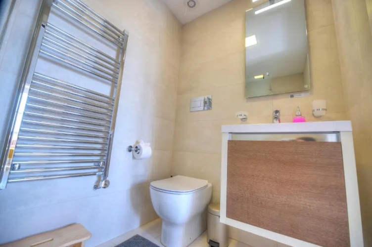 Spacious maisonette with spectacular views IBRI1-1