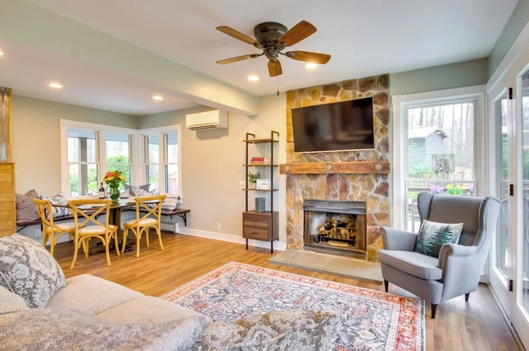 3 Bedrooms Cottage with balcony