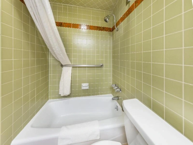 Standard Quadruple room with view