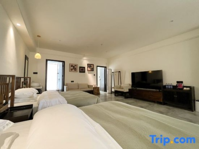 Family Suite with balcony and with lake view