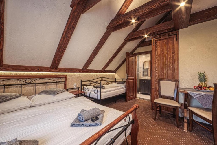 Standard Triple room with balcony