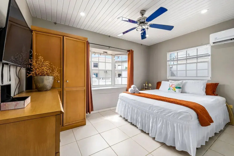 2br2ba Home w Private Pool Close 2 Beach BBQ