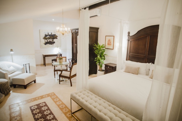 Grand room