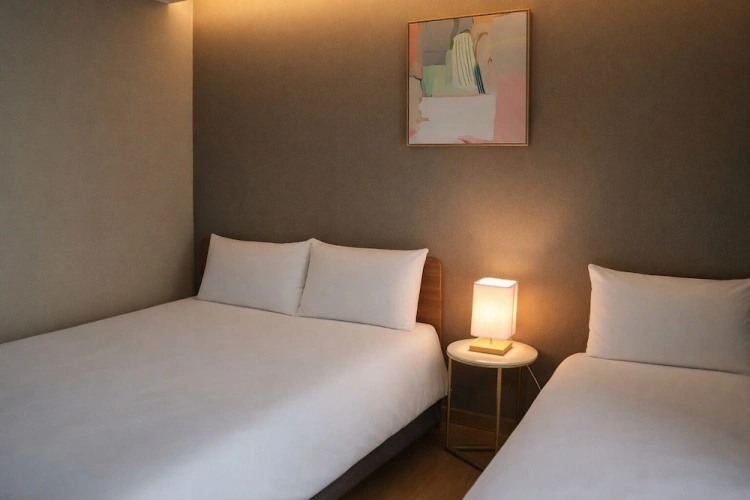 Superior Twin room with partial ocean view
