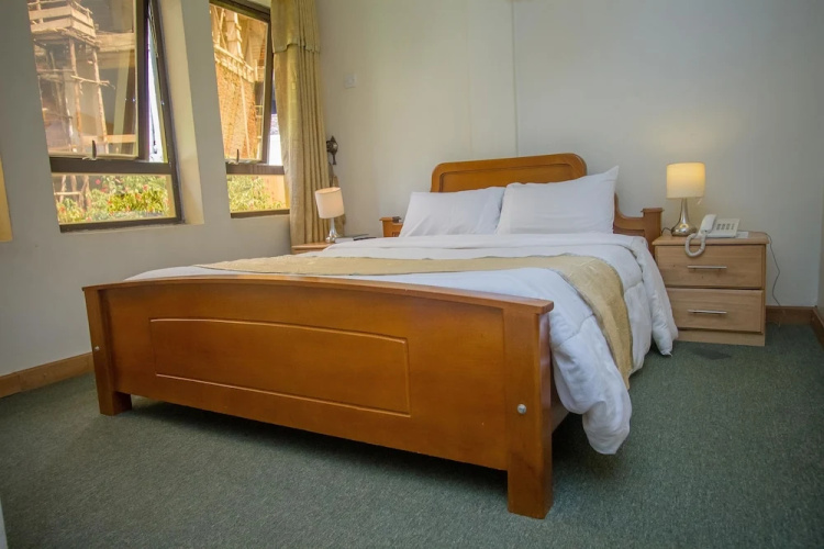 Crown Suites Hotel