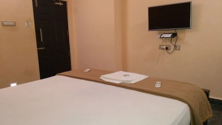 Iroomz Aditya Residency