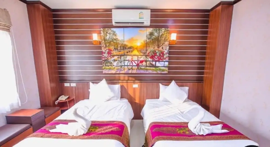 Deluxe Twin room with balcony