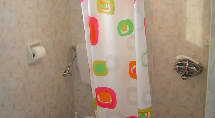 Dina's Rooms
