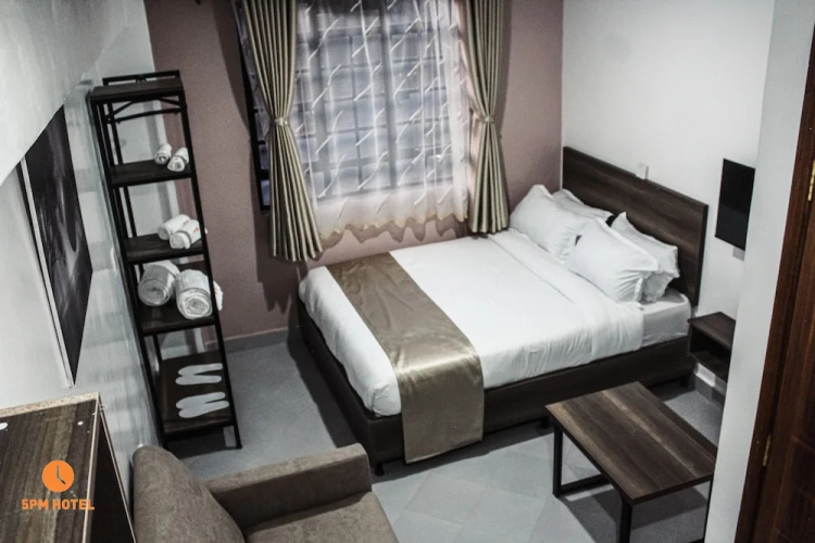 5 PM Hotel