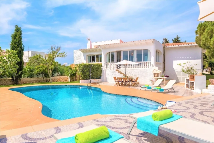 3 Bedrooms Villa with balcony