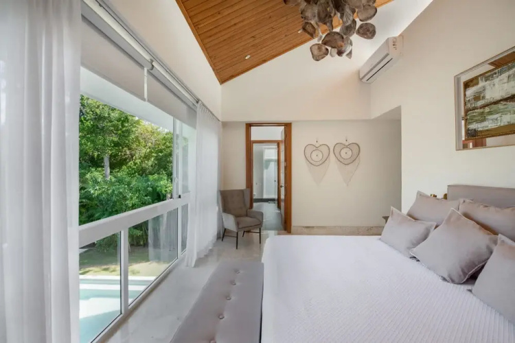 Modern Luxury 6 BR Tropical Retreat With Pool