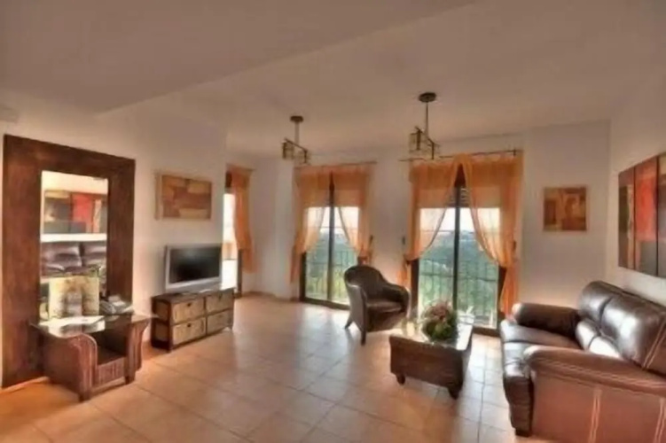 La Santa Cruz Apartments