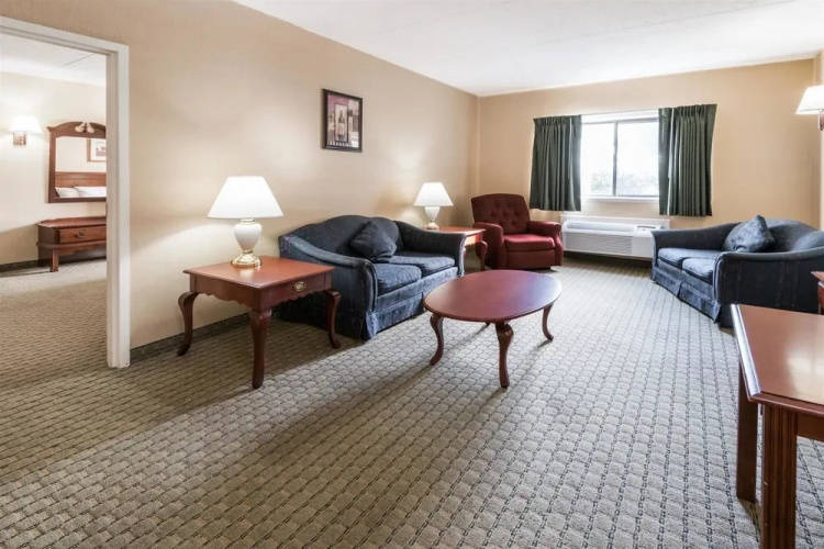 Super 8 Henrietta/Rochester Area