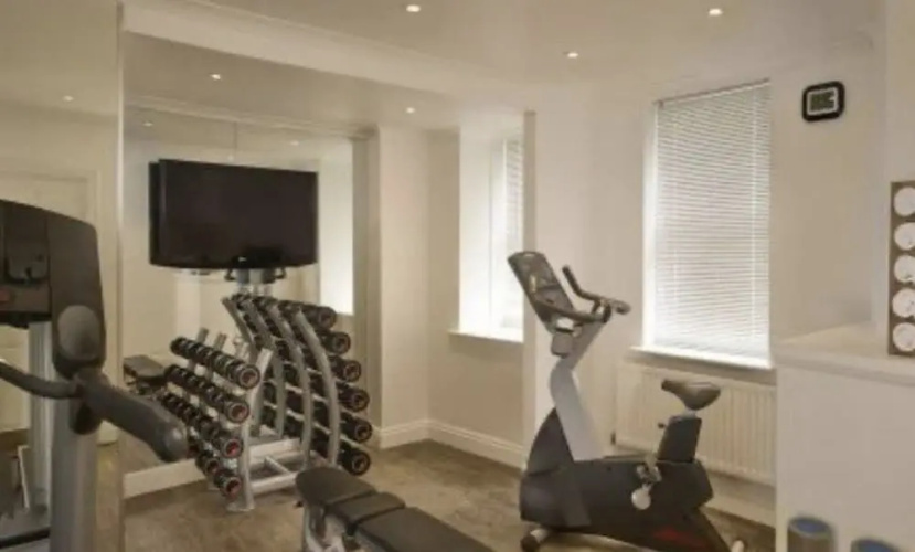 Spacious Studio Apartment In Kensington