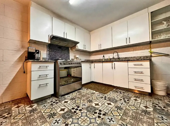 Spacious, Renovated, 2Hb in Style and With Pool