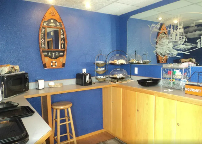 Lighthouse Cove Inn