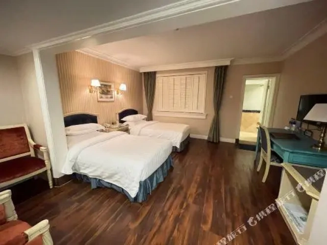 Deluxe Suite