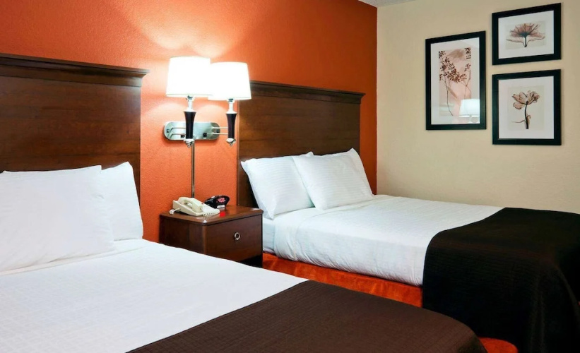 AmericInn by Wyndham Manitowoc