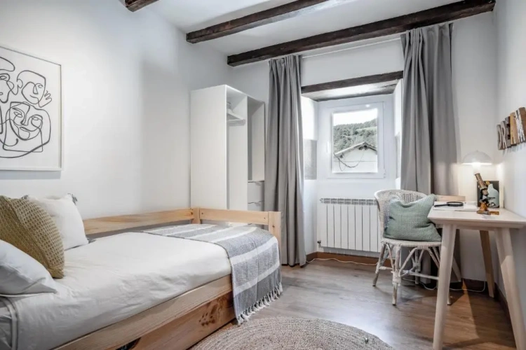 3 Bedrooms Apartment