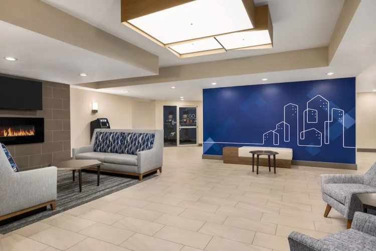 Holiday Inn Express & Suites Evansville Downtown
